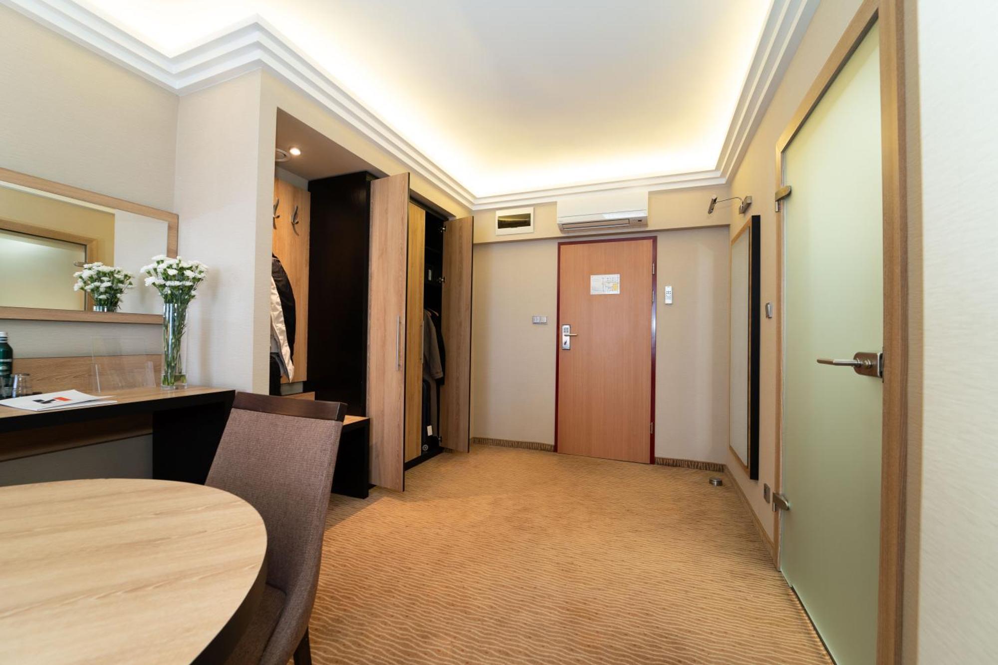 Hotel Festival Ополе Экстерьер фото